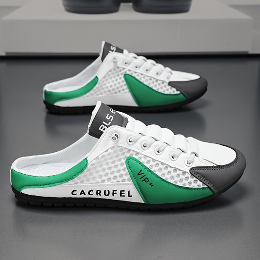 Ein Paar Slip-on-Fashion-Hausschuhe im sportlich-legere Stil , beige , grau , weiss-grün