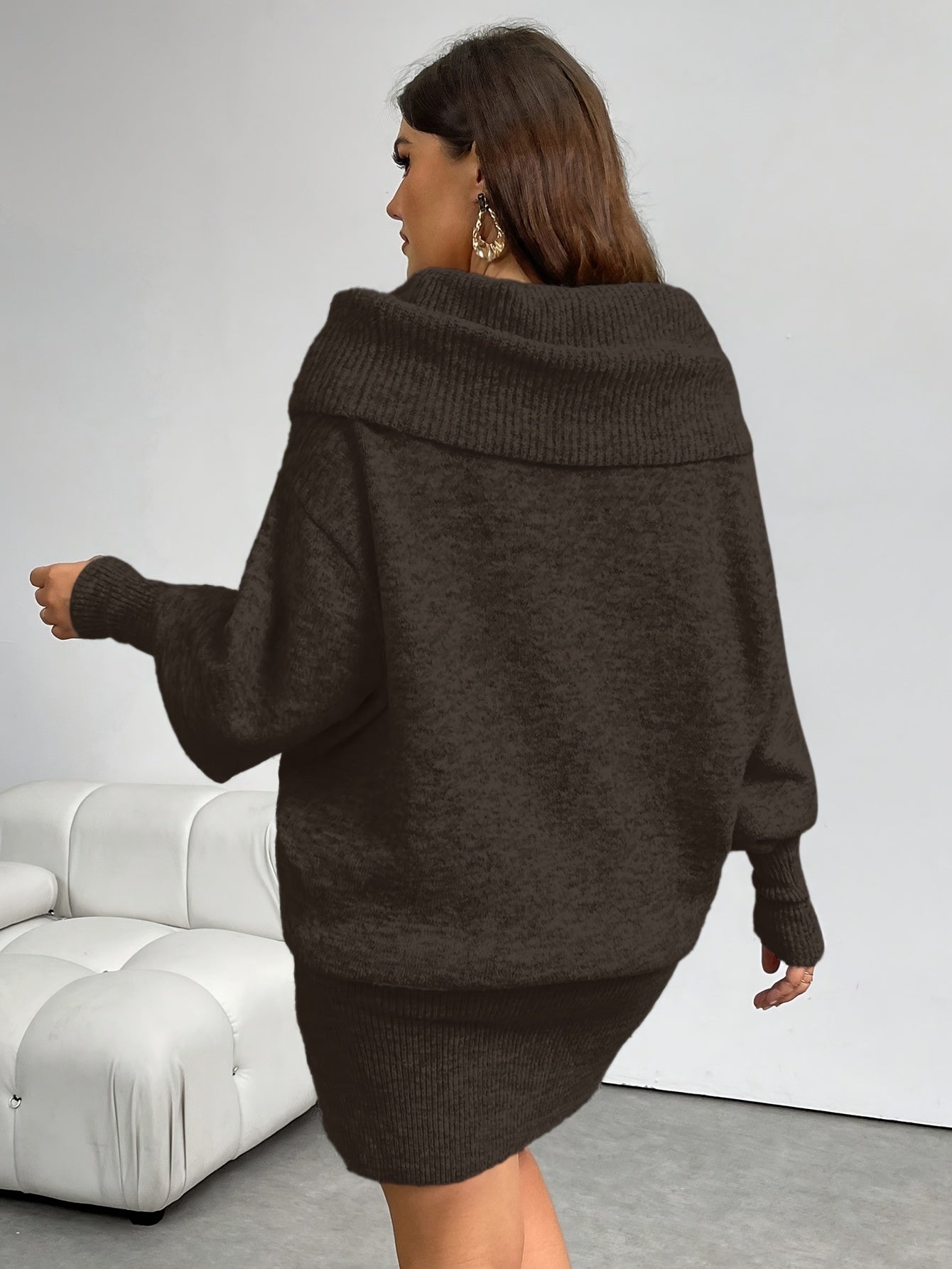 Große Größen, Fierearega lange Version, lässiger Stil, 21. Jahrhundert Stil, graues schulterfreies Kleid mit langen Ärmeln