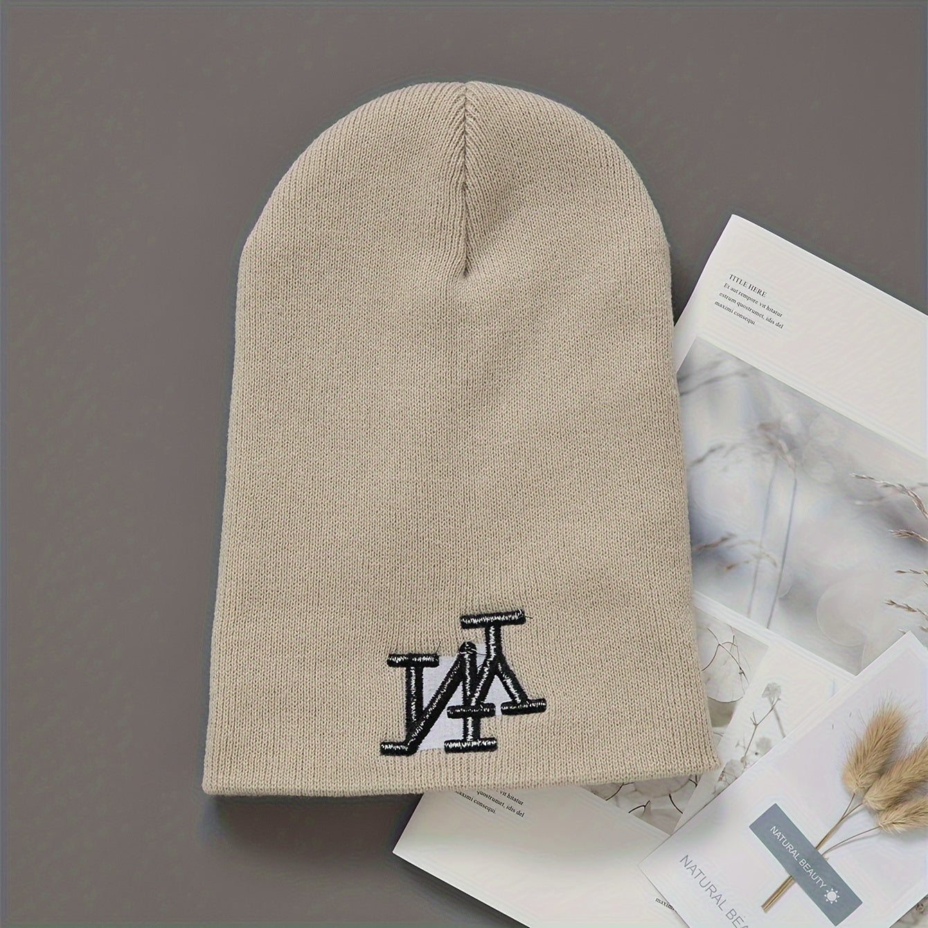 2er-Pack Unisex Wintermützen, einfarbig gestrickte Polyester-Outdoor, handwaschbar, modisch für den täglichen Gebrauch für Männer und Frauen
