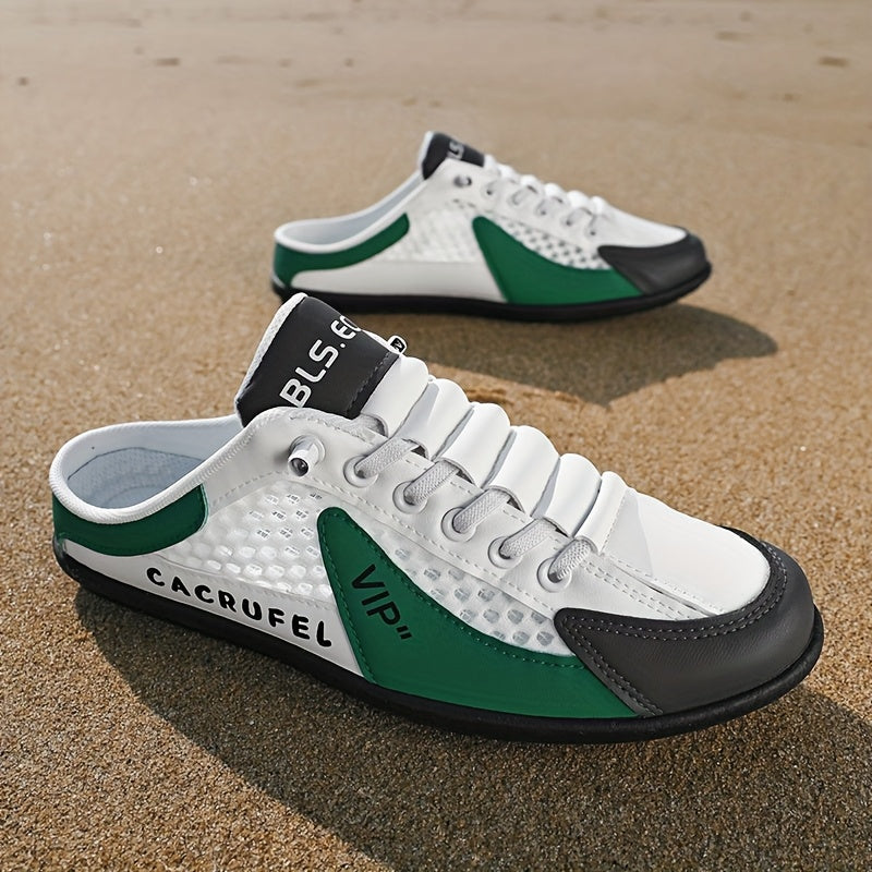 Ein Paar Slip-on-Fashion-Hausschuhe im sportlich-legere Stil , beige , grau , weiss-grün